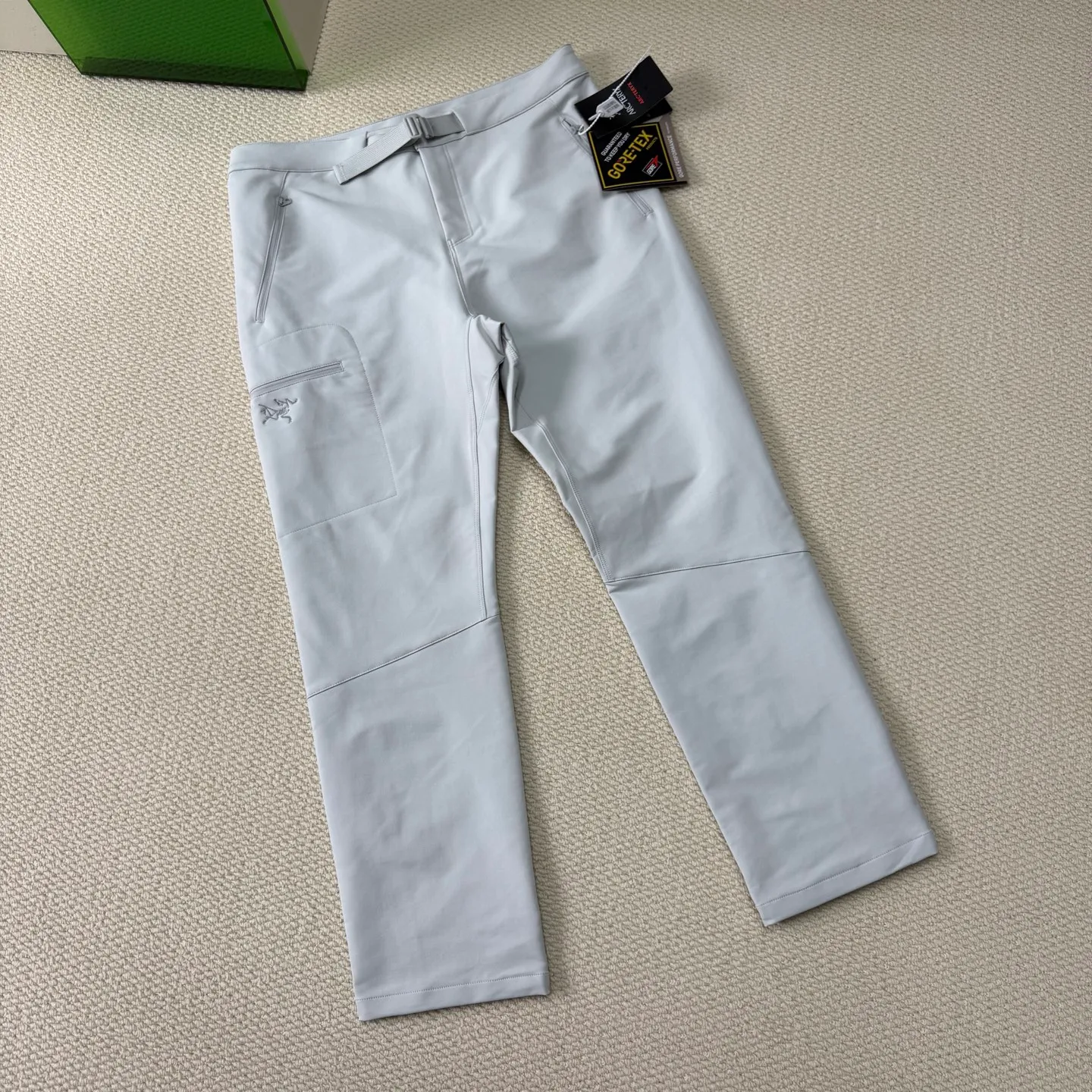 ARC'TERYX LOGO Arc'teryx Gore-Tex ， Breathable ， ， ， 。 、 、 、 ， ， / ，Wear-Resistant ，Classic LOGO ， ， 。 ： + ， ； + ， ； / ， Shoes ； + ， 。 ， / /Black Versatile ， ，Lightweight ， 。 ： 、 、Black Size：M-3XL Size ： M 98 80 102 18.5 115-130 L 100 84 106 19 130-145 XL 102 88 110 19.5 145-160 2XL 104 92 114 20 160-175 3XL 106 96 118 20.5 175-190 Breathable、 、Wear-Resistant Versatile， ！ ～
